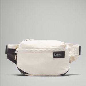 LULULEMON Clean lines Belt Bag 2L (never used)